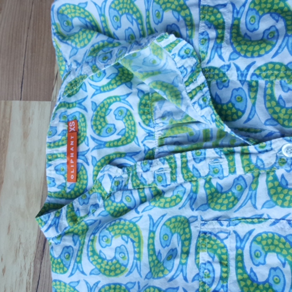 Oliphant shirt in blue, green, white fish print